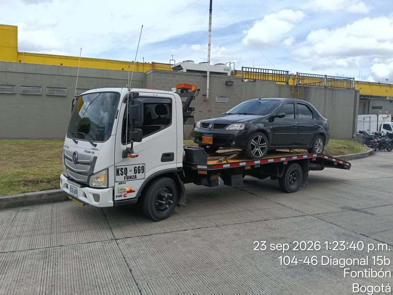 Fotografía aportada de transporte de automóvil en plataforma